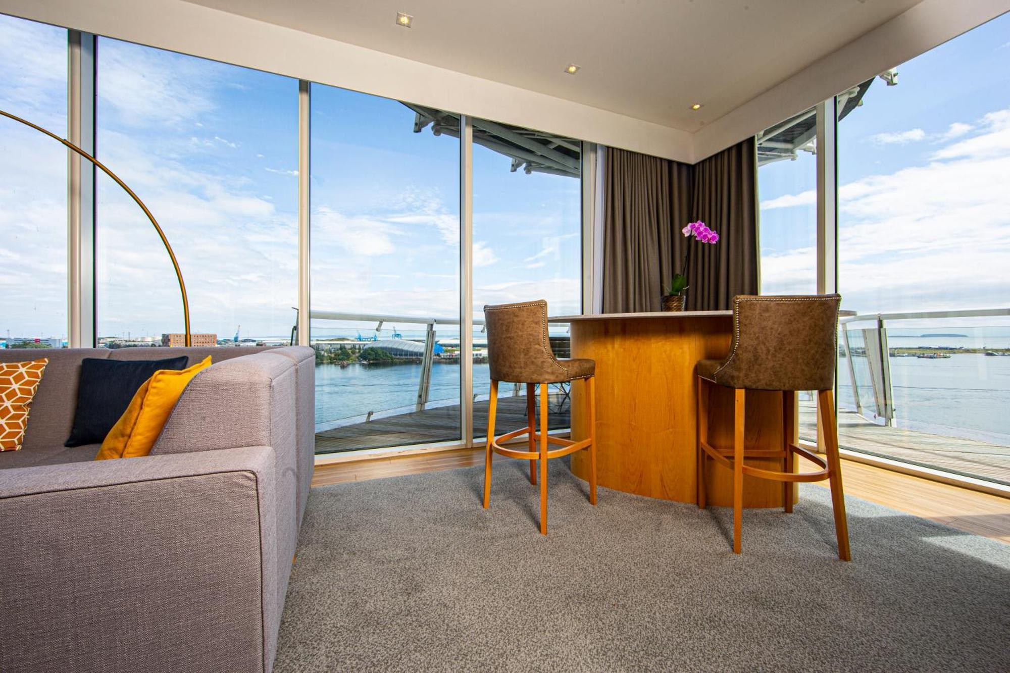 Voco St. David'S Cardiff By Ihg Hotel Buitenkant foto A suite on board